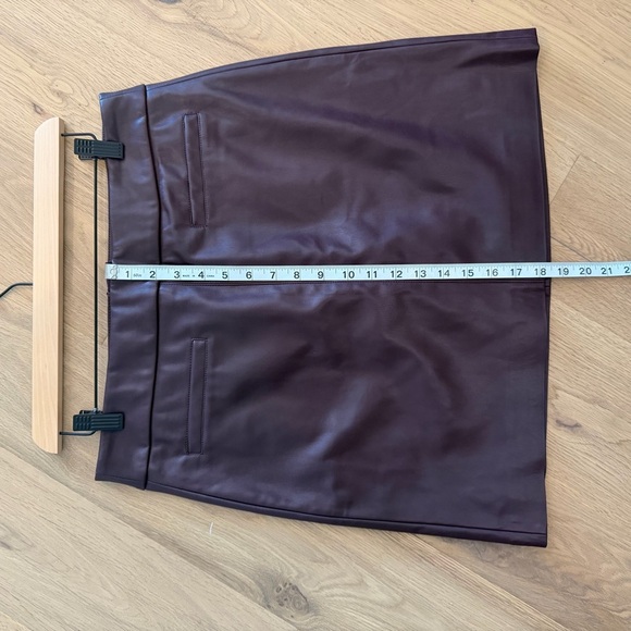 RW&CO. Women's Deep Burgundy Vegan Leather Skirt Size 10 - Picture 5 of 8